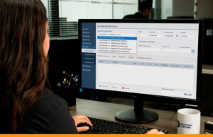 Profissional realizando emissão fiscal para múltiplos CNPJs em sistema empresarial.